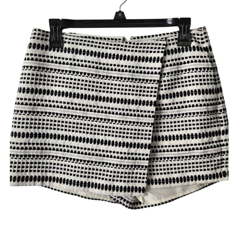 RARE Cupcake and Cashmere Black and White Tribal Geometric Skort Size 6